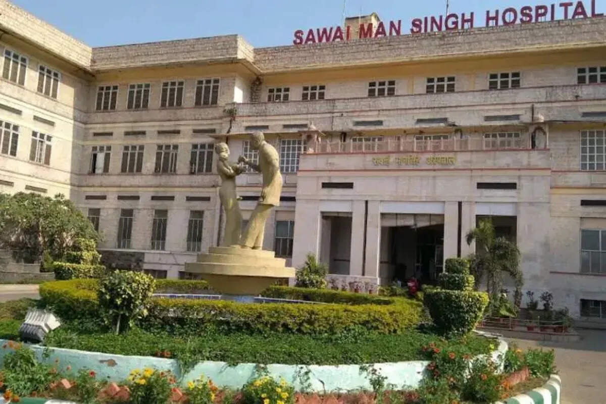 जयपुर के एसएमएस अस्पताल को बम से उड़ाने की धमकी से हड़कंप, पुलिस कंट्रोल रूम में कॉल कर दी सूचना