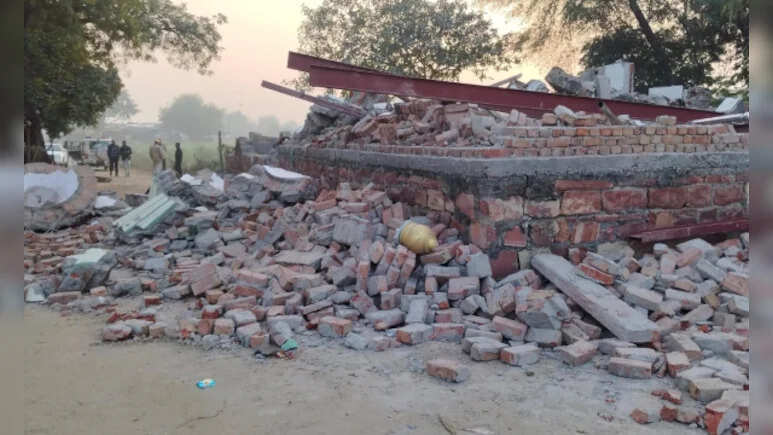 धौलपुर में सांप्रदायिक दंगे भडकाने की कोशिश, असामाजिक तत्वों ने मजार को तोडा, मौके पर पुलिस बल