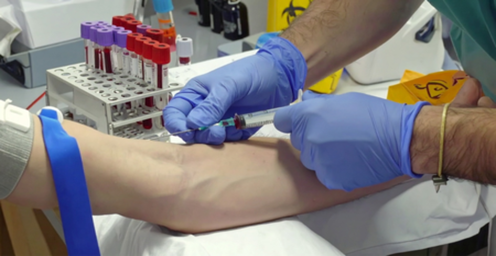 दिल दे रहा खतरे के संकेत, इन लक्षणों को भूलकर भी न करें नजरअंदाज