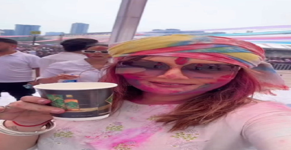 बादशाह की 'बिंदिया' पर चढ़ा होली का खुमार, फैंस से की सेफ होली खेलने की अपील