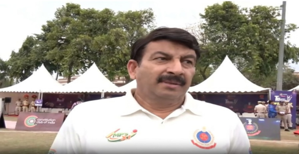 टीबी के खिलाफ क्रिकेट मैदान में उतरे सांसद और दिल्ली पुलिस, जागरूकता के लिए खेला टी20 मैच