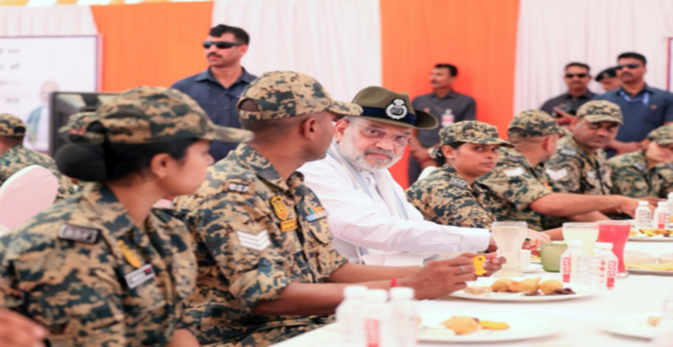 गृह मंत्री अमित शाह ने बीएसएफ को 'रक्षा की पहली पंक्ति' बताया, शहीदों को दी श्रद्धांजलि