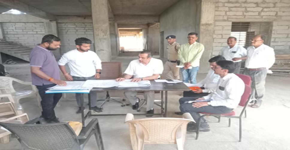 मध्य प्रदेश: सीधी के नए कलेक्टर ने कार्यभार संभालने के बाद कार्यों की समीक्षा की