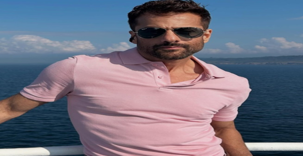 सूरज की रोशनी में जिंदगी का संदेश, एक्टर फरदीन खान के पोस्ट ने जीता फैंस का दिल