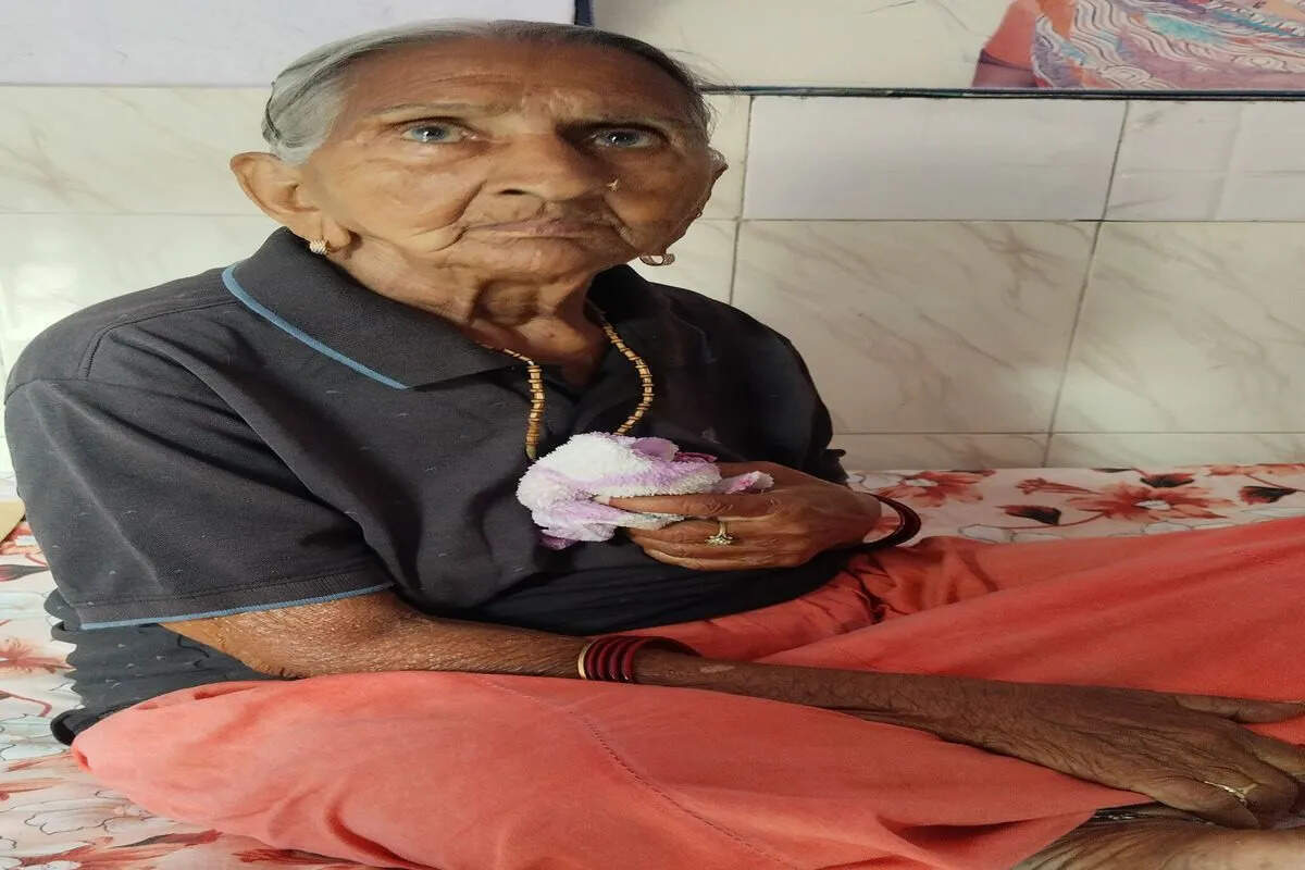 धौलपुर के सरमथुरा में घर में घुसे चोर, वृद्ध महिला से सोने के गहने लूटकर फरार