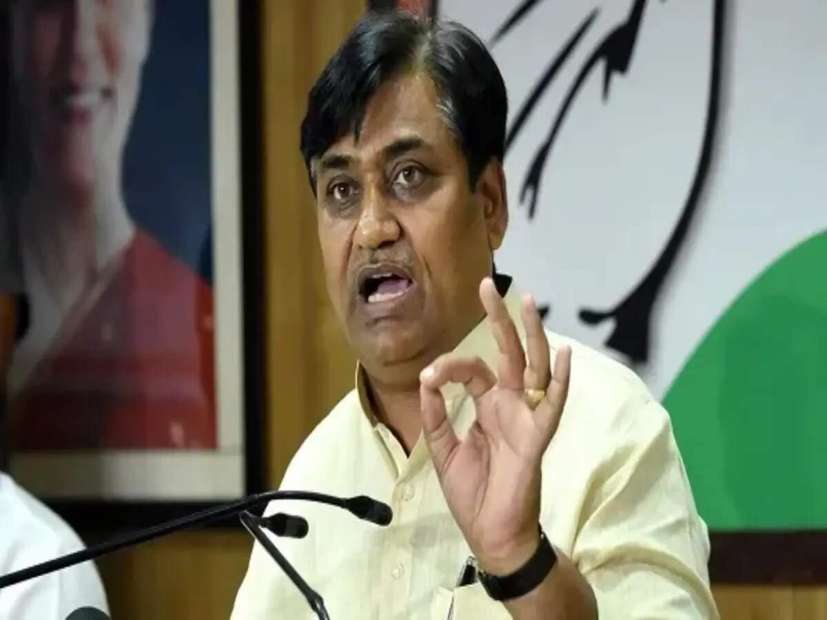 वीडियो में देखें अरावली मामले में कांग्रेस का भाजपा पर हमला, डोटासरा बोले— देश की संपदाओं को लूटने की साजिश