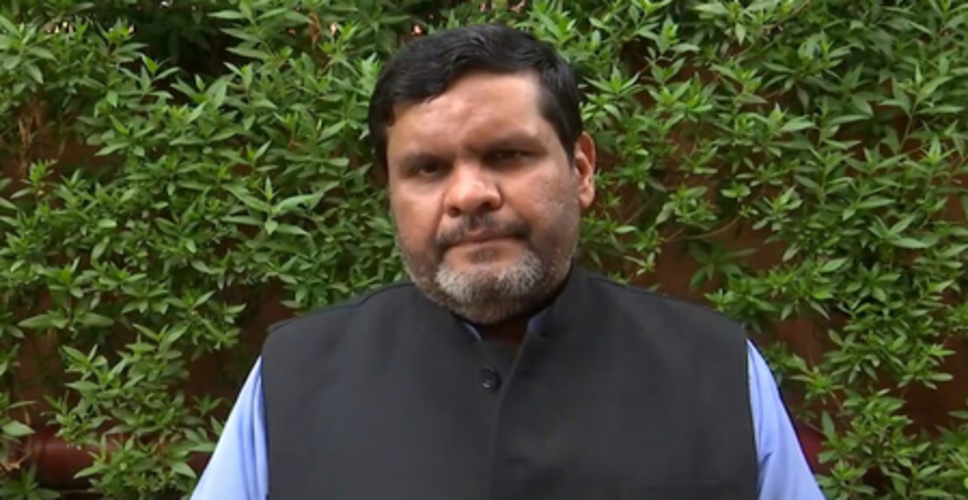गौरव वल्लभ ने संजय राउत को मनोरोग विशेषज्ञ से मिलने की सलाह दी, राहुल-खड़गे पर भी साधा निशाना