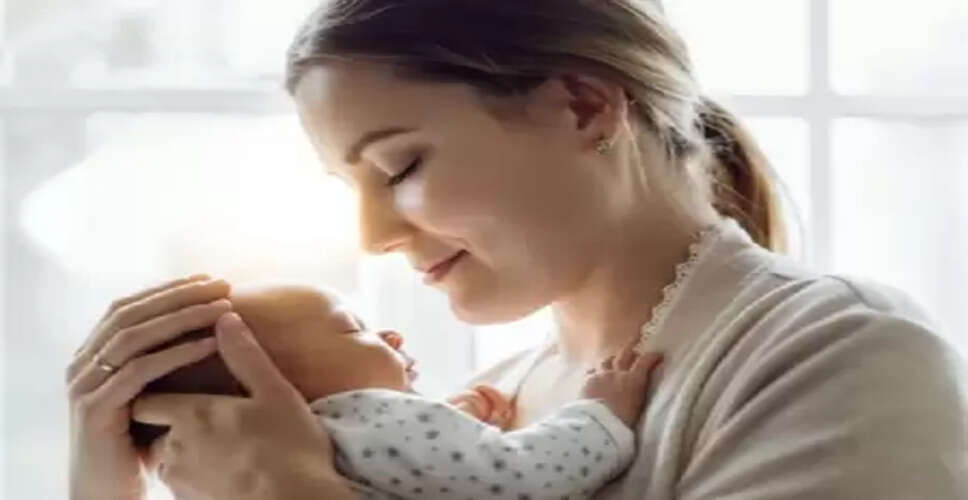 प्रसव के बाद नहीं बन रहा पर्याप्त दूध? आयुर्वेद से जानिए कारण और उपाय