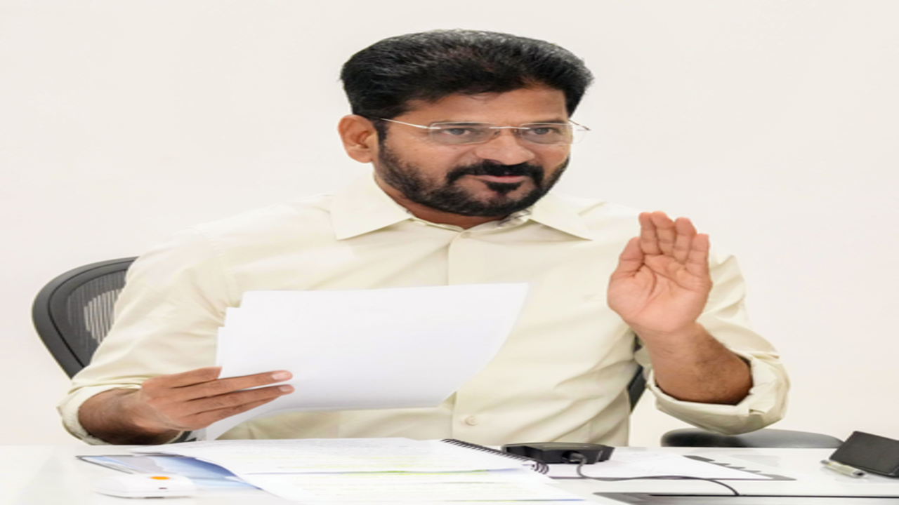 तेलंगाना: सीएम रेवंत रेड्डी ने खड़गे का जताया आभार, यूएस यात्रा की इजाजत न मिलने पर किया था समर्थन