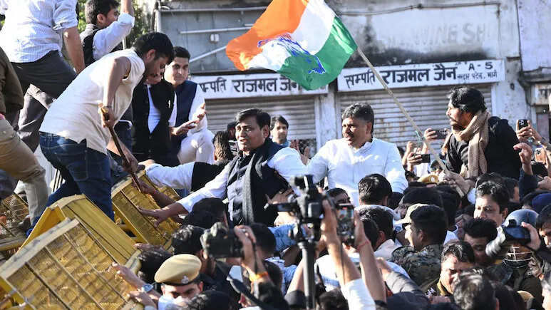 प्रदर्शन में नहीं चली पानी की धार, कांग्रेस के तेवर पर भारी पड़ा “पानी बचाओ” का संदेश