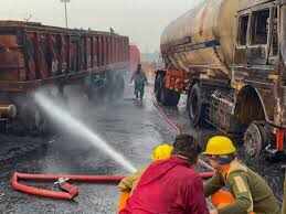 अपार्टमेंट परिसर में झूला टूटने से 12 वर्षीय बच्ची घायल, वीडियो में देंखे सिर में आई गंभीर चोट