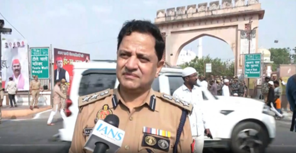 लखनऊ और फिरोजाबाद में शांतिपूर्ण तरीके से मनाई जा रही बकरीद, मुख्तार अब्बास नकवी ने भी पढ़ी नमाज
