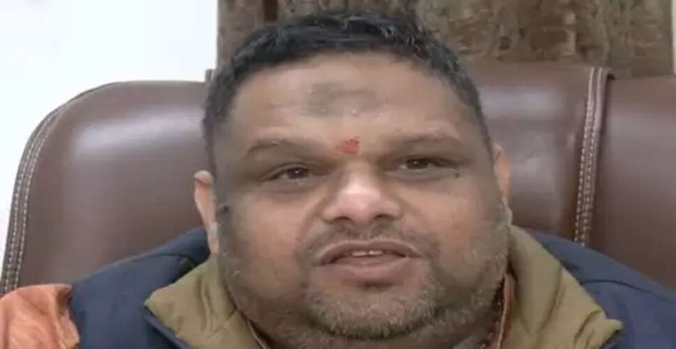 रेलवे ने बताया, ट्रेनों में नॉनवेज खाने के लिए हलाल सर्टिफिकेशन की बाध्यता नहीं : प्रियंक कानूनगो