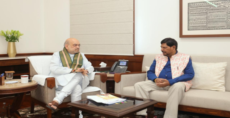 गृह मंत्री अमित शाह से मिले केंद्रीय मंत्री रामदास अठावले, राज्यसभा में तीसरी बार चुने जाने पर जताया आभार