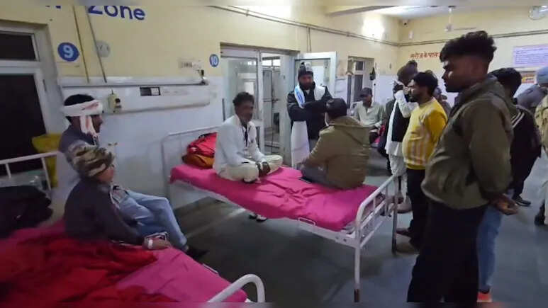 जमीनी व‍िवाद में ठाएं-ठाएं चल गई गोलियां, बच्‍चे सह‍ित दो लोग घायल