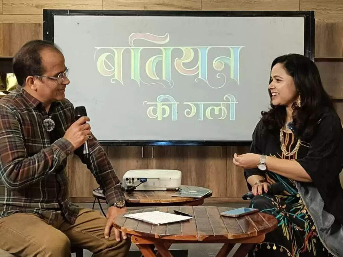 ‘बतियन की गली’ में धर्मेंद्र शर्मा से संवाद, वीडियो में देखें रवीन्द्र मंच की हालत पर भावुक हुए निर्देशक