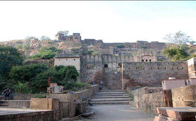 Ranthambore Fort: जंगल सफारी के अलावा रणथंभौर किले की खूबसूरती भी मोह लेगी आपका, जानिए क्या है किले का इतिहास