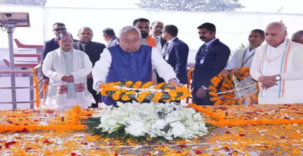 डॉ. राजेंद्र प्रसाद की जयंती पर सीएम नीतीश और राज्यपाल आरिफ मोहम्मद खान ने दी श्रद्धांजलि