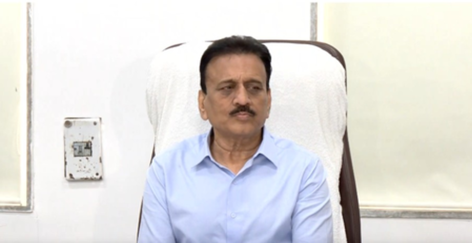 कुछ लोग देश-धर्म छोड़कर कुर्सी संभालने में लगे हैं: गिरीश महाजन