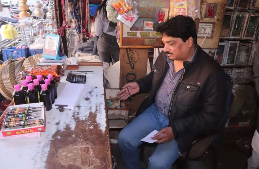 अजमेर में पान की दुकान में चोरी, वीडियो में देंखे शटर काटकर नकदी-चांदी का सामान ले उड़ा चोर