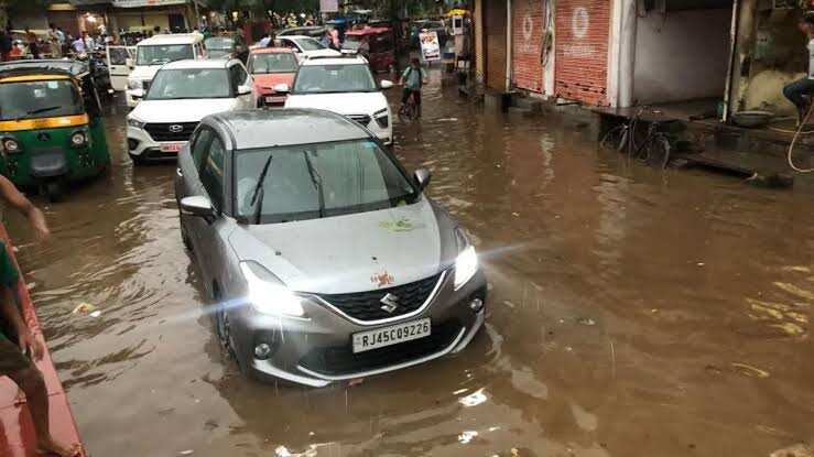 अलवर में बारिश का दौर जारी, घने बादलों के बीच रिमझिम फुहारों से मौसम हुआ सुहावना