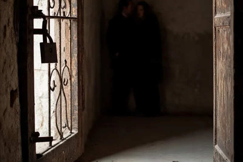 सिरोही: प्रेमी-प्रेमिका ने फंदा लगाकर की आत्महत्या, शव बंद मकान में मिले