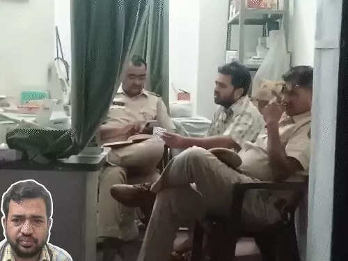 सरकारी दवाइयां चुराकर बेच रहा था नर्सिंग ऑफिसर, घर पर बना रखा था गोदाम और मेडिकल स्टोर; 20 लाख की दवाइयां व इंजेक्शन मिले