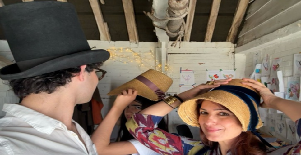 ऐसी कौन सी समस्या, जिसे देखकर जेन ऑस्टेन भी हैरान रह जातीं, एक्ट्रेस ट्विंकल खन्ना ने फैंस से किया सवाल