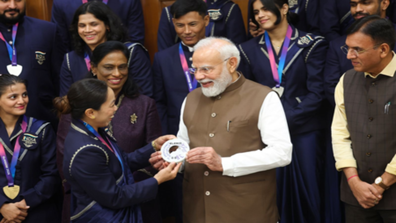 कॉमनवेल्थ गेम्स के पदक विजेताओं से मिले पीएम मोदी, बोले-खिलाड़ियों की सफलता युवाओं को करेगी प्रेरित
