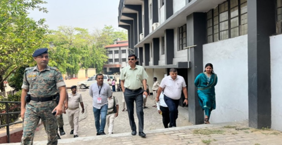 जेपीएससी की झारखंड पात्रता परीक्षा में प्रश्न पत्रों की कमी से हंगामा, दो विषयों की परीक्षा रद्द