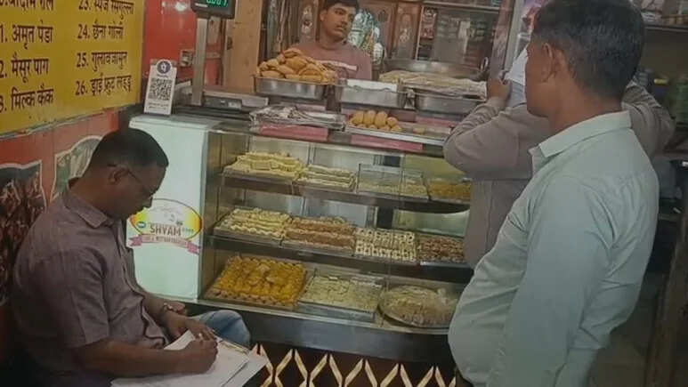 धौलपुर में होली से पहले खाद और मिठाई भंडारों पर छापेमारी, खाद्य सुरक्षा टीम देखते ही शटर गिराकर भागे दुकानदार