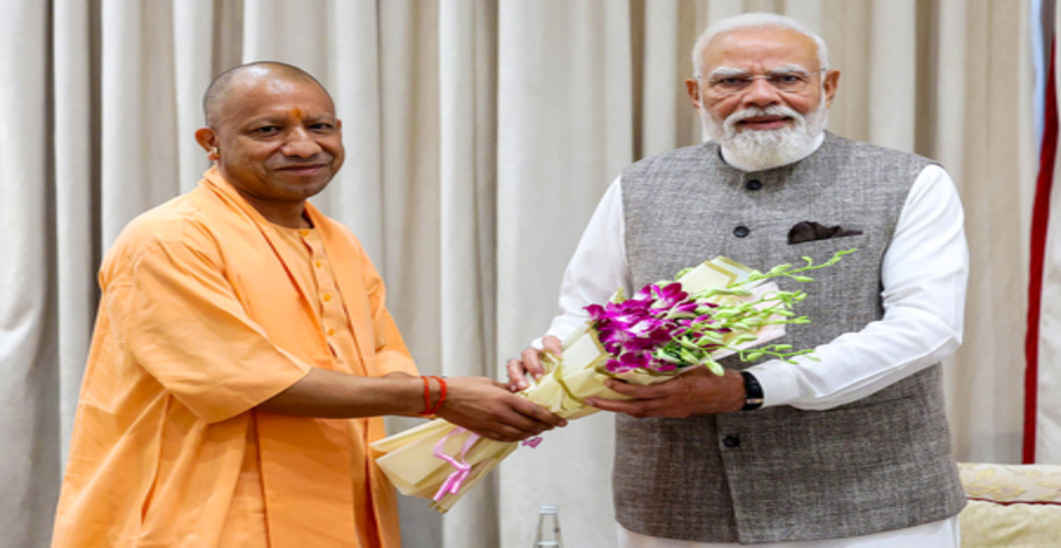 मुख्यमंत्री योगी ने पीएम मोदी से की मुलाकात, सबसे लंबे कार्यकाल को लेकर दी बधाई