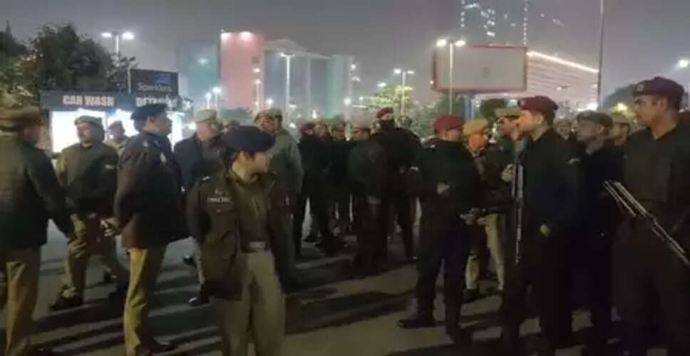 नए साल के जश्न से पहले अलर्ट मोड पर नोएडा पुलिस, सादी वर्दी में मॉल और पब के बाहर पुलिसकर्मी रहेंगे तैनात