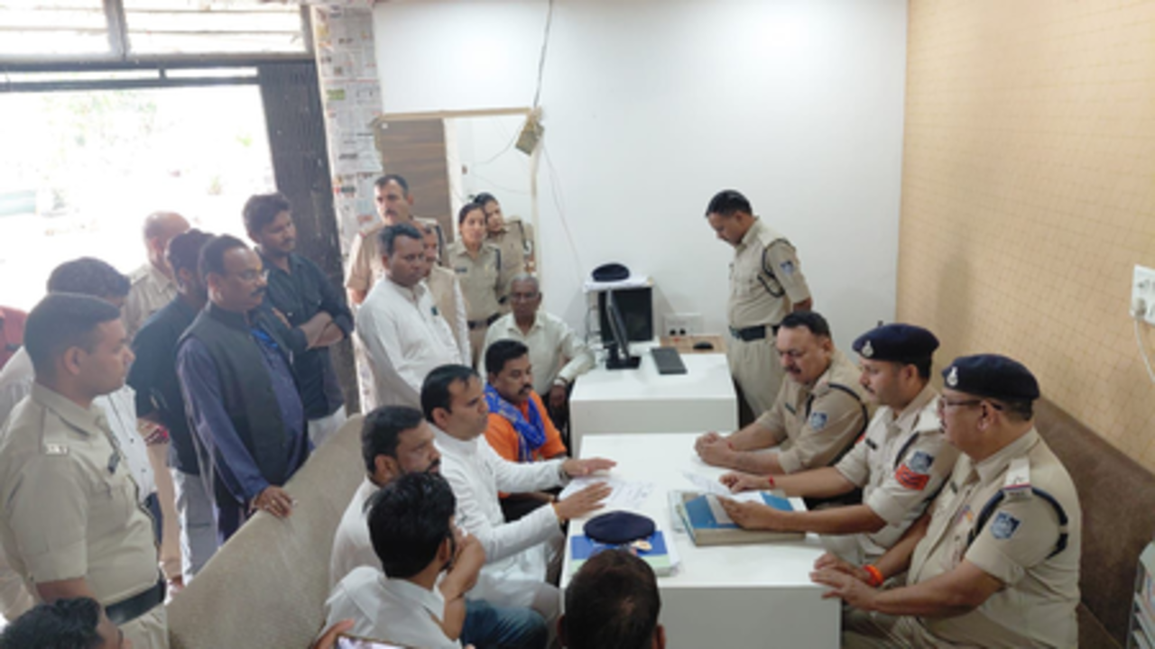 भोपाल में कांग्रेस ने खड़गे की हल्द्वानी रैली के बाद कार्यक्रम स्थल के 'शुद्धिकरण' को लेकर शिकायत दर्ज कराई