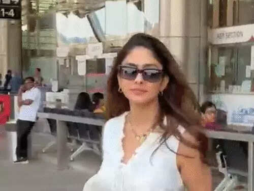 जयपुर एयरपोर्ट पर ट्रोलिंग का जवाब, वीडियो में देखें मामे खान बोले- “म्हैं राजस्थानी सूं, म्हानै घणो गर्व है”