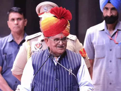 पंजाब के राज्यपाल बोले- गलत काम किसी का नहीं करना है, नतीजे चाहे कुछ भी हों; राजनीति सांप-सीढ़ी का खेल