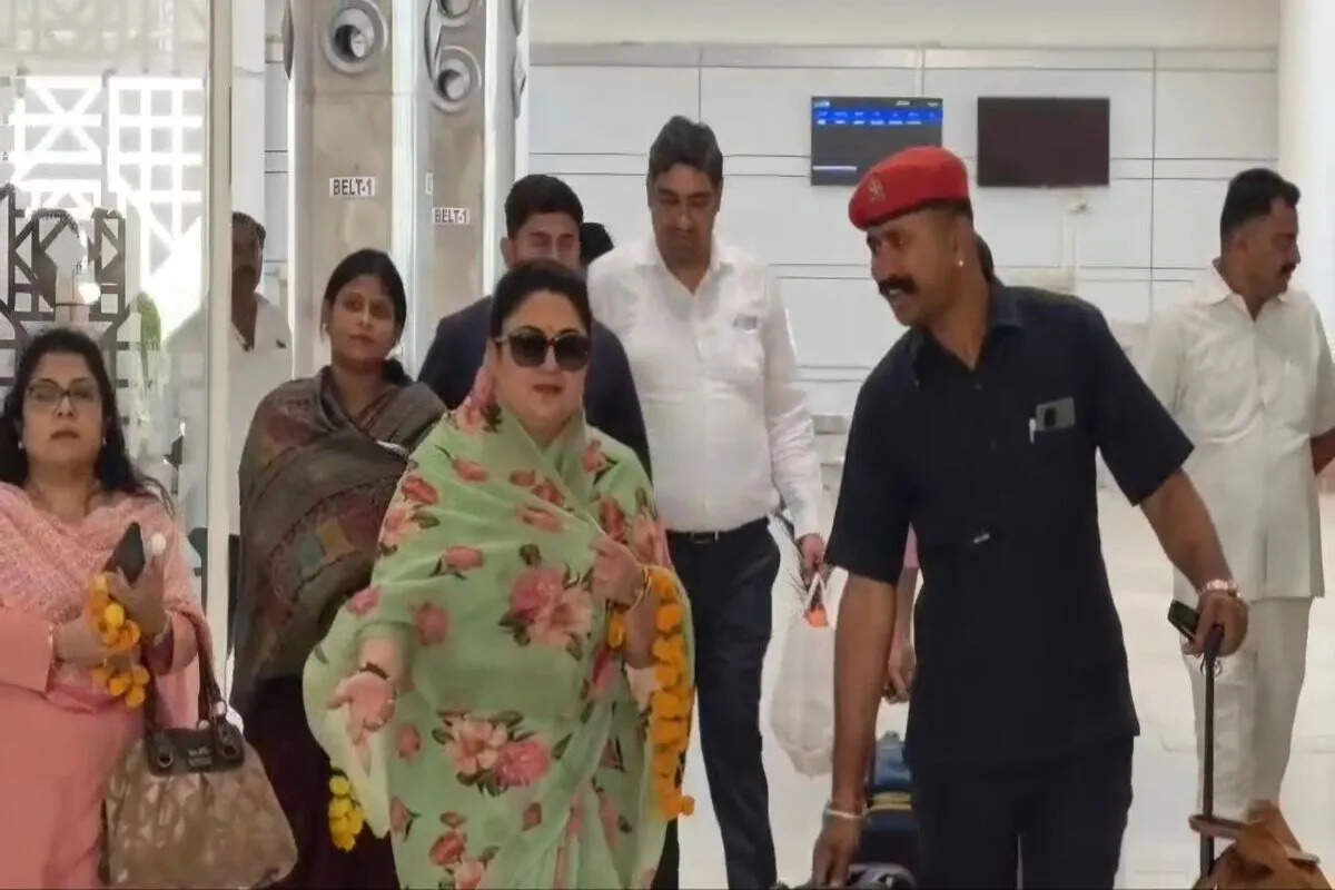 जैसलमेर एयरपोर्ट पर बदला नजारा, समर शेड्यूल के तहत पहली बार उतरा 78 सीटों वाला विमान