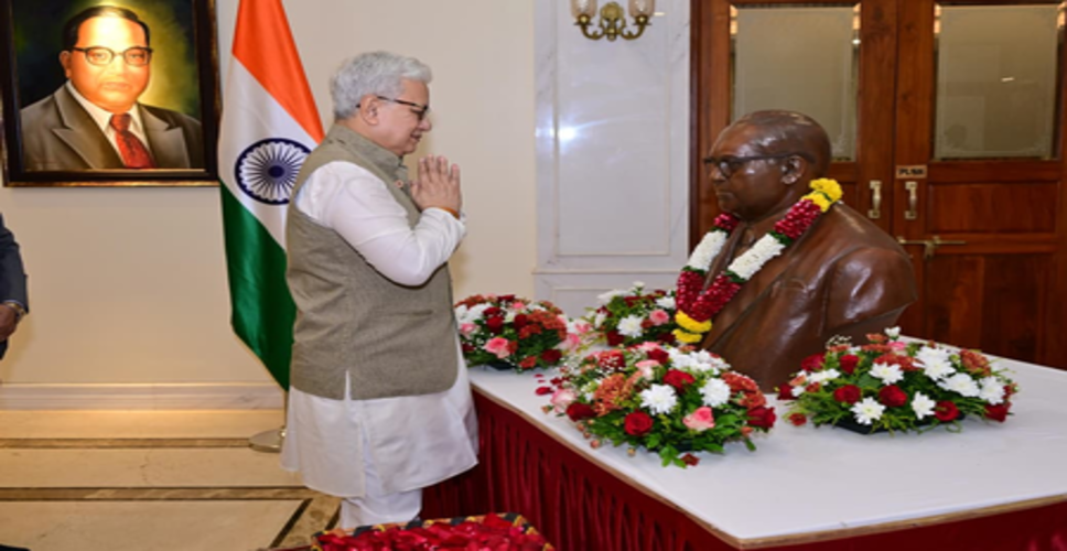 लोकसभा अध्यक्ष, जम्मू-कश्मीर के उपराज्यपाल व महाराष्ट्र के राज्यपाल ने अंबेडकर को दी श्रद्धांजलि