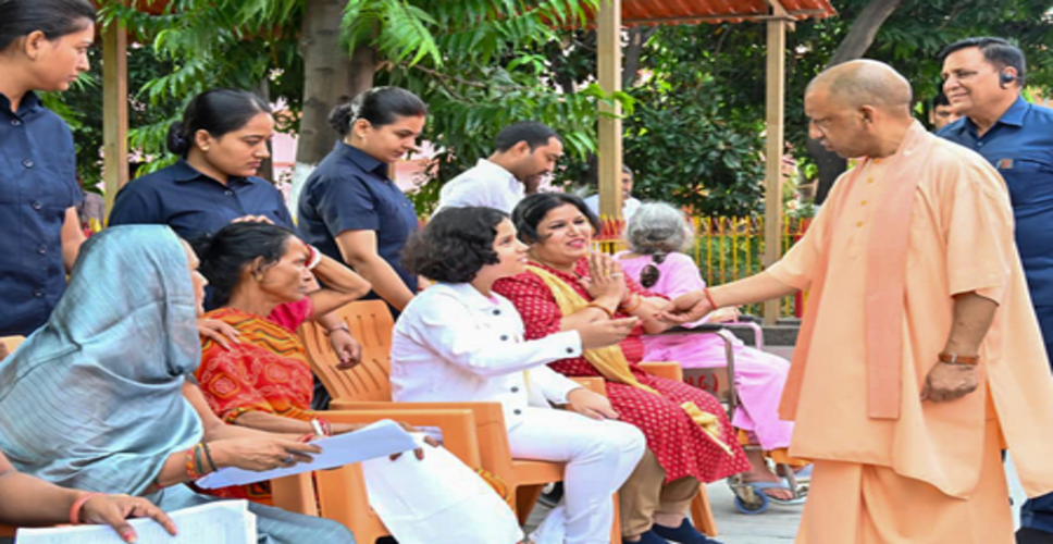 सीएम योगी का बाल प्रेम, एडमिशन, उपचार के लिए तत्काल आर्थिक सहायता भी उपलब्ध कराते हैं मुख्यमंत्री