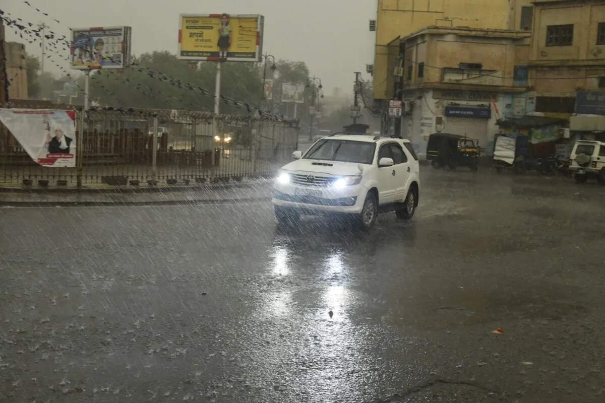 राजस्थान में अगले 7 दिन आंधी-बारिश का दौर जारी, 23 जिलों में ऑरेंज अलर्ट