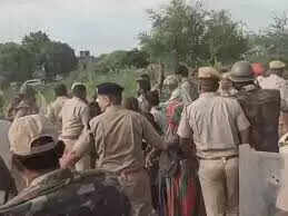 बालोतरा में RLP नेता की गिरफ्तारी से नाराज ग्रामीणों ने पुलिस से की हाथपाई, फुटेज में देंखे महिलाओं की भी हुई धक्का-मुक्की