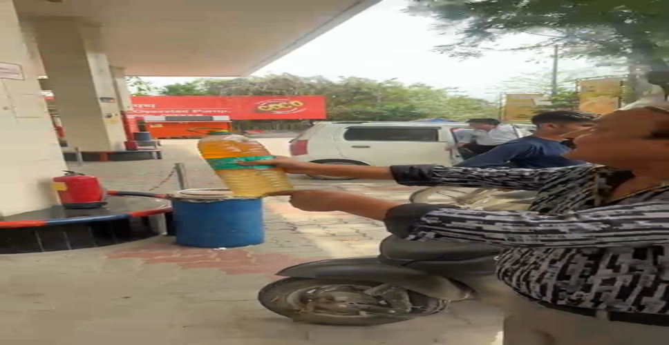 ग्रेटर नोएडा: पेट्रोल पंप पर बड़ा खेल, पेट्रोल की जगह गाड़ियों में भरा गया पानी