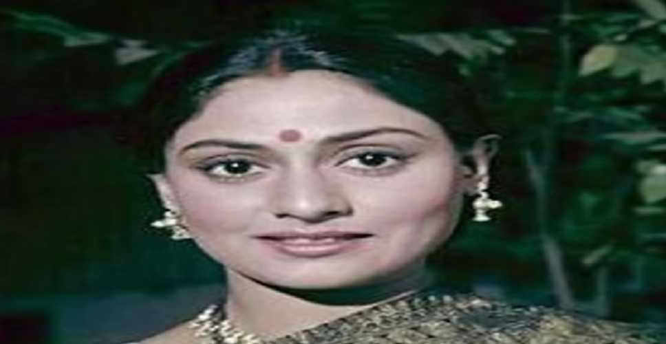 जब सहेलियों ने उड़ाया अमिताभ का मजाक, तो भिड़ गई थीं जया, 'पहली नजर' के प्यार की अनसुनी दास्तां