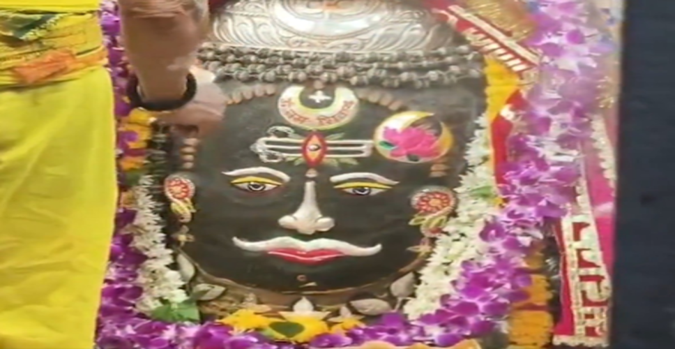 रजत चंद्र, त्रिशूल और त्रिपुंड से बाबा महाकाल का दिव्य शृंगार, दर्शन के लिए उमड़े श्रद्धालु