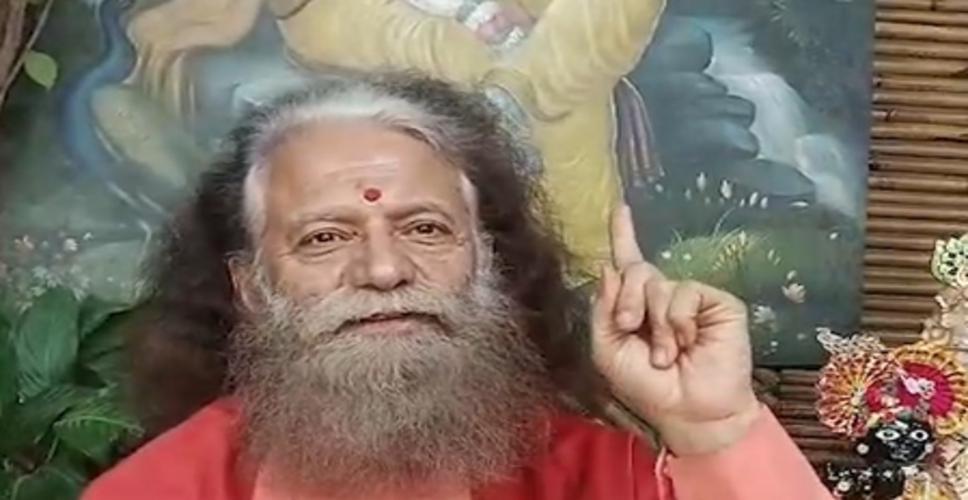 ऋषिकेश: परमार्थ निकेतन में 25 देशों के राजनयिकों ने किया योग, स्वामी चिदानंद सरस्वती ने पर्यावरण संरक्षण का दिया संदेश