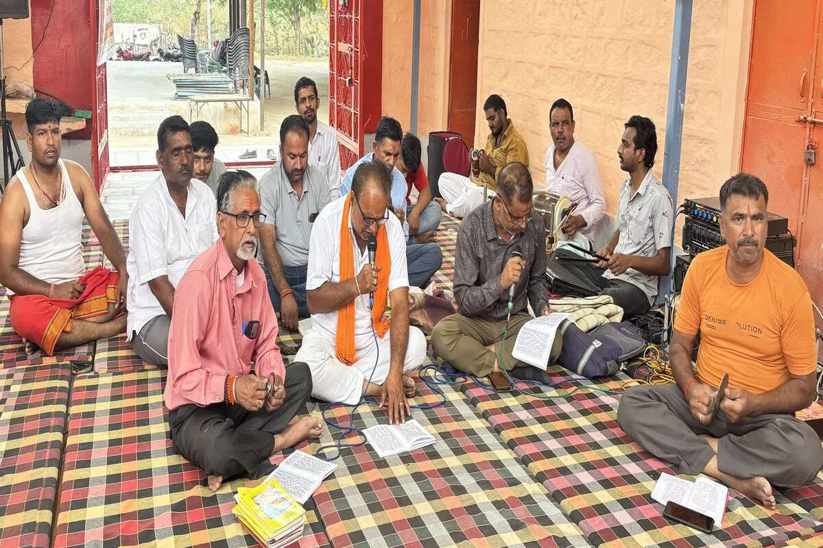 हनुमान जन्मोत्सव कस्बे में श्रद्धा और हर्षोल्लास के साथ मनाया गया, मंदिरों में उमड़ी भीड़