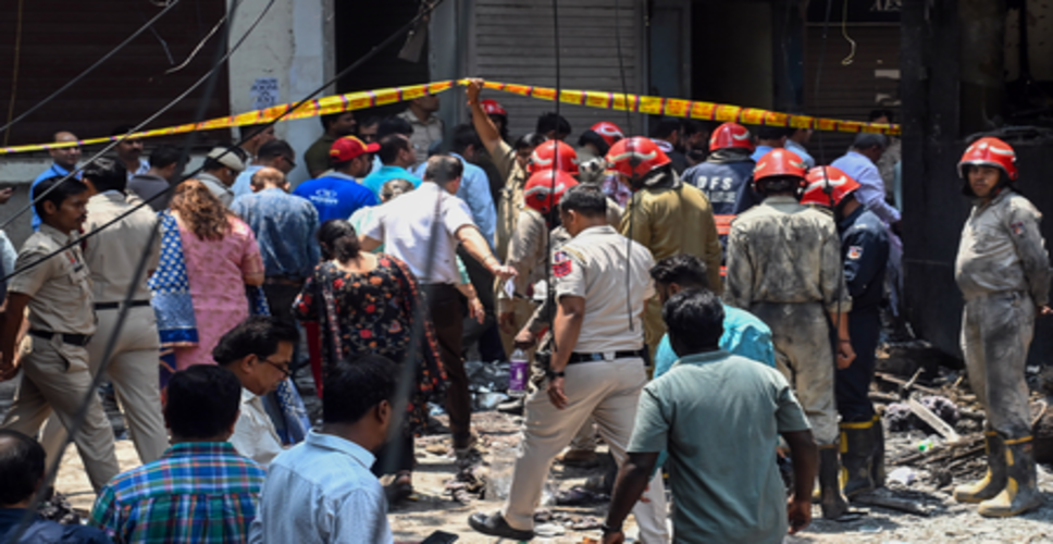 मालवीय नगर अग्निकांड: दिल्ली पुलिस की बड़ी कार्रवाई, होटल मालिक लवकेश बजाज हिरासत में (लीड-1)