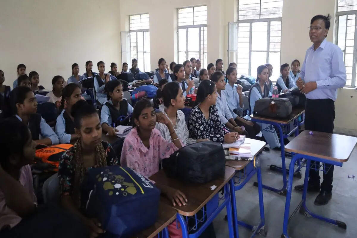 RTE योजना पर सवाल: मुफ्त शिक्षा का अधिकार बना मजाक, गरीब बच्चों का एडमिशन अटका