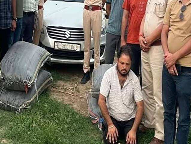 'ऑपरेशन मदपाण्डुकी' में बड़ी सफलता: 25 हजार का इनामी 'डोडा किंग' गिरफ्तार, फुटेज में देंखे 84 किलो डोडा-पोस्त और लग्जरी कार जब्त