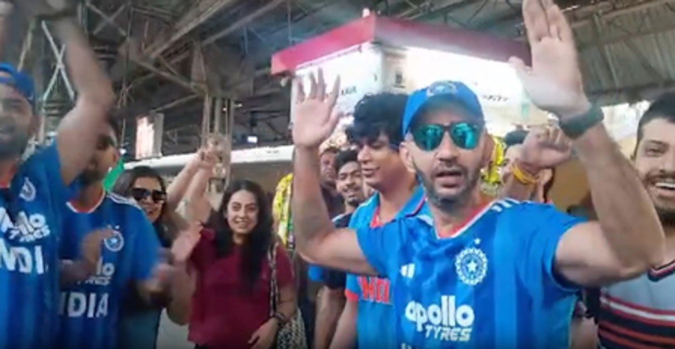 टी20 वर्ल्ड कप : विभिन्न शहरों और राज्यों से बड़ी संख्या में ट्रेन से मैच देखने अहमदाबाद पहुंचे क्रिकेट प्रेमी